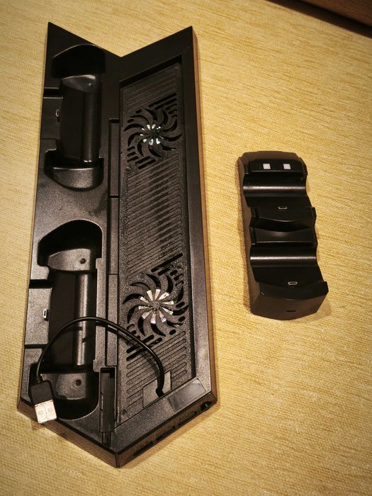 PS4 with 1Tb, Controller and Games64170334976899123