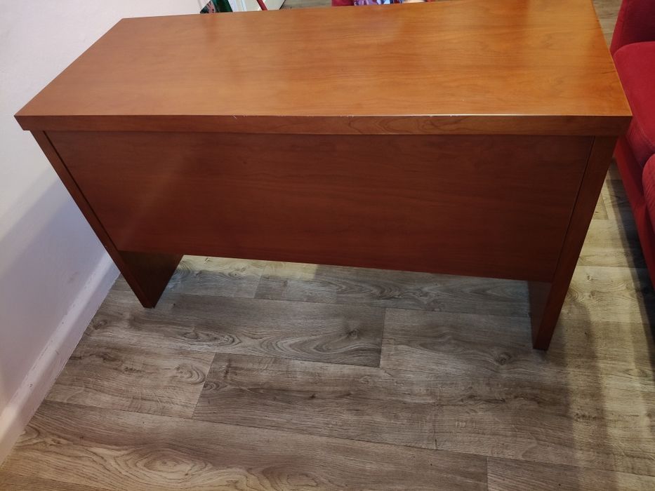 Biurko w kolorze orzech