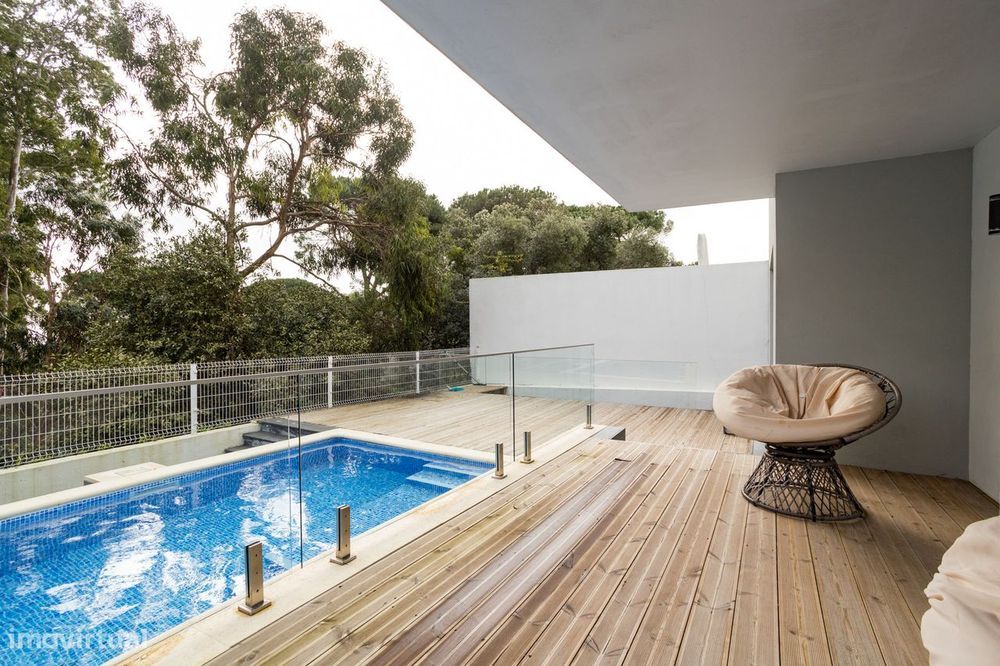 Excelente Moradia Unifamiliar Contemporânea T5 a estrear com Piscina e