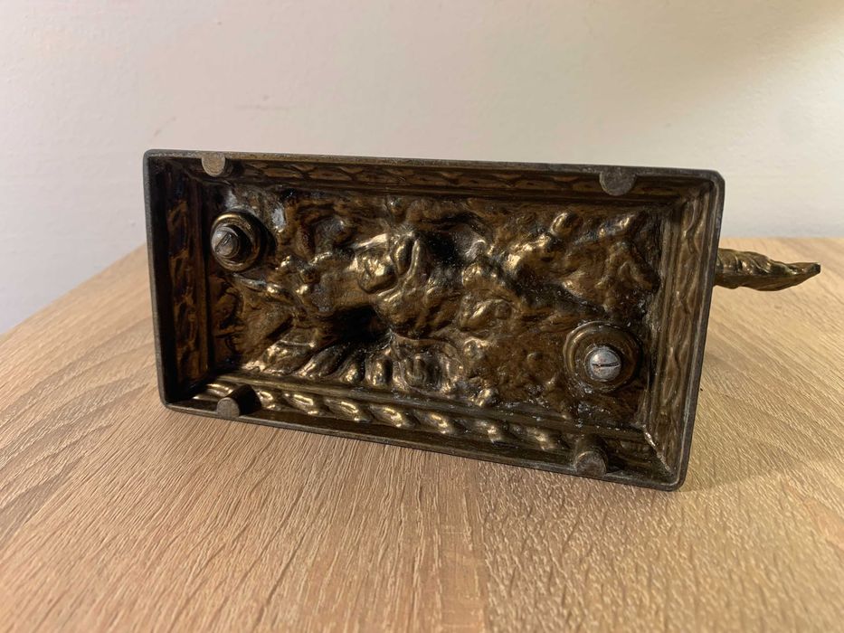 mosiężna figura statuetk rzeźba jeżdźca na koniu, antyk vintage