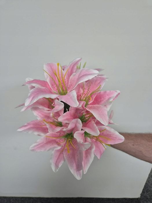 LILIA Bukiet Sztuczny Kwiat gałązki 9 kwiatów LILIE kolor różowy 48cm