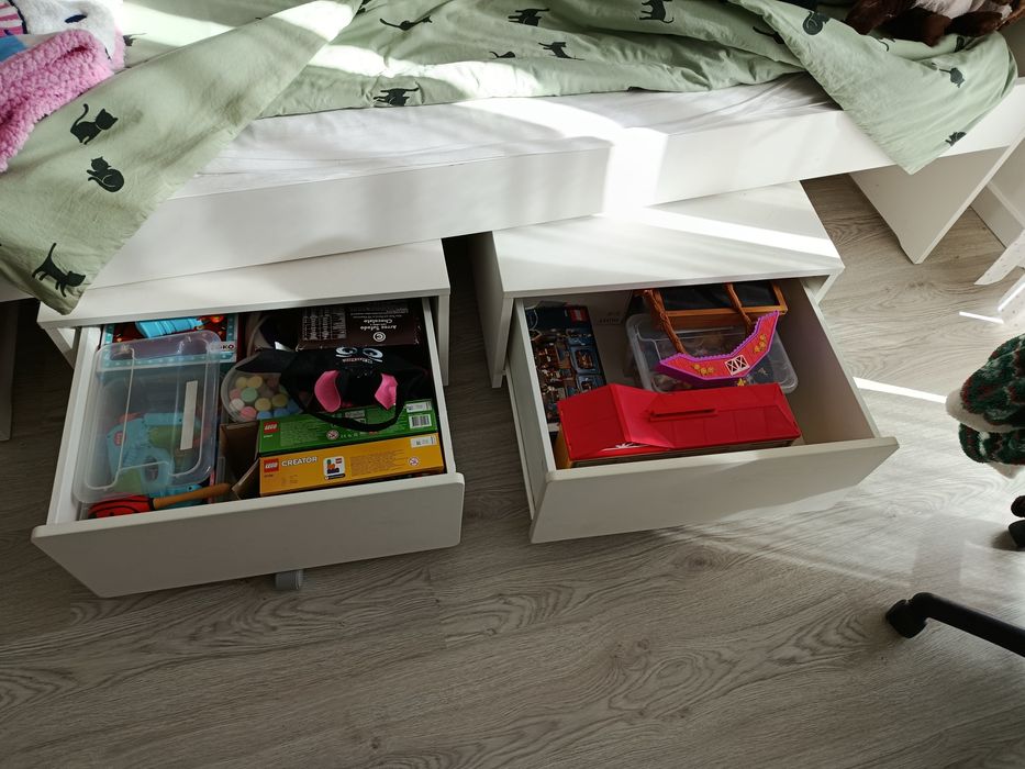 Cama solteiro Slakt e 2 caixas arrumação com rodízios