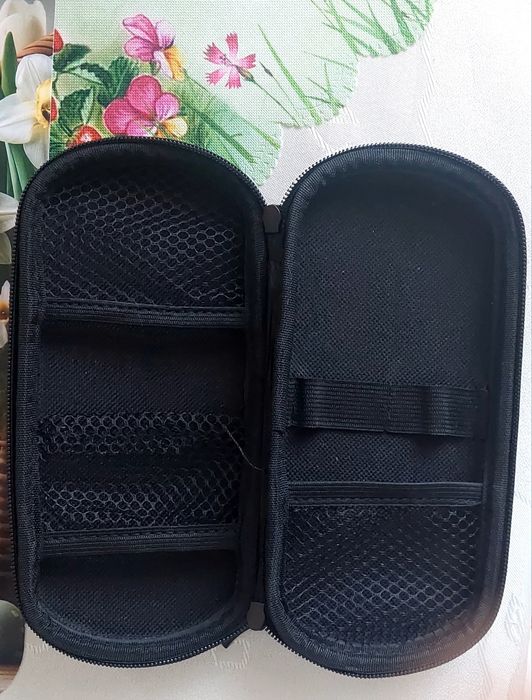 2x sztywne etui na drobiazgi