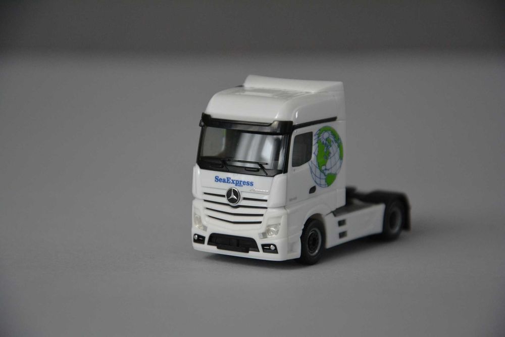 1:87 (H0) Herpa 910132 - MB Actros '11 BigSp. - Sea Express Logistics
