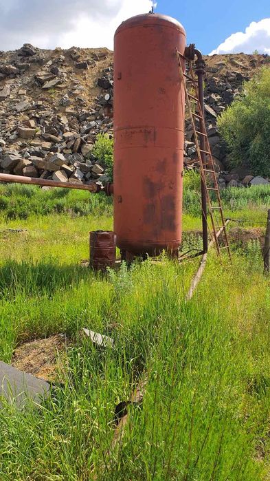 Діючий кар’єр габро з власним парком техніки та інфраструктурою
Діючий