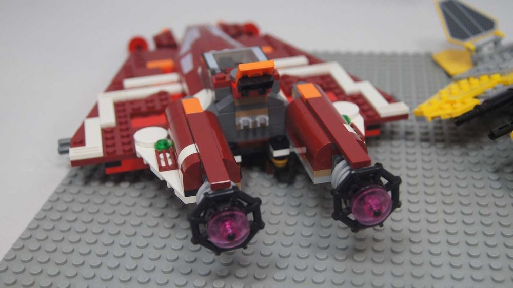 Lego Star Wars 9497 - Republic Striker i 75038 - Jedi Interceptor
