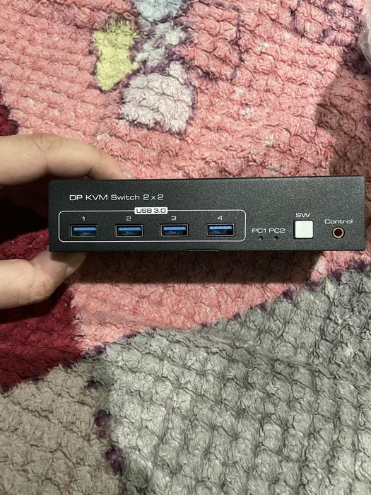 Подвійний KMV перемикач моніторів 2 x 2 4 k 144 Hz