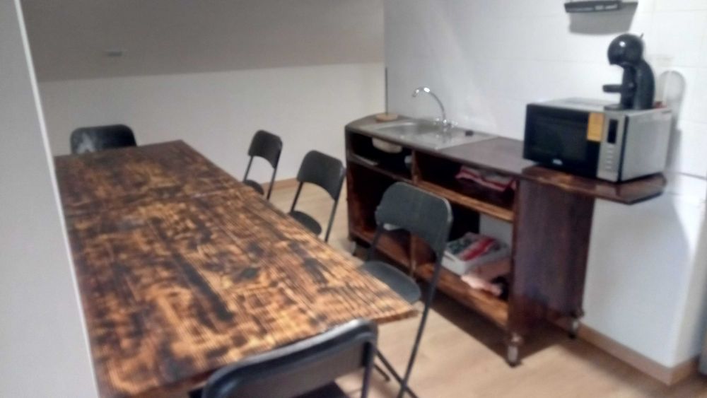 Alugo quarto Est. N.8