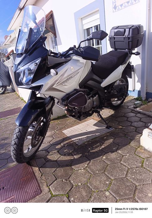 Suzuki v-strong 650