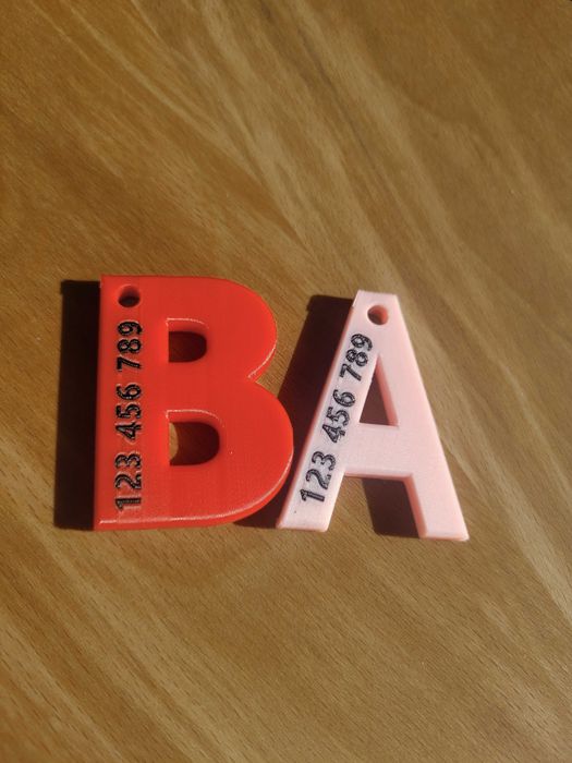 Breloczek 3D  personalizowany w kształcie litery