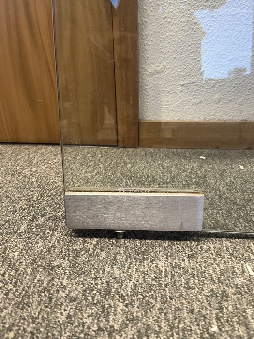 Porta em Vidro Temperado com Fechadura