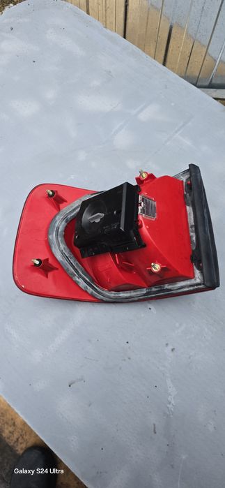 Lampa Prawa Tył Tylne W Błotniku Audi 80 B4 Sedan