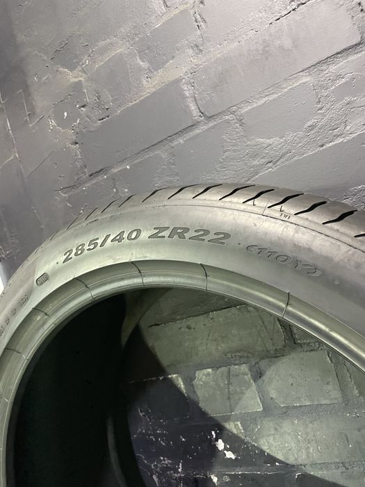 Різноширокі 285/40 + 325/35 R22 Pirelli Pzero