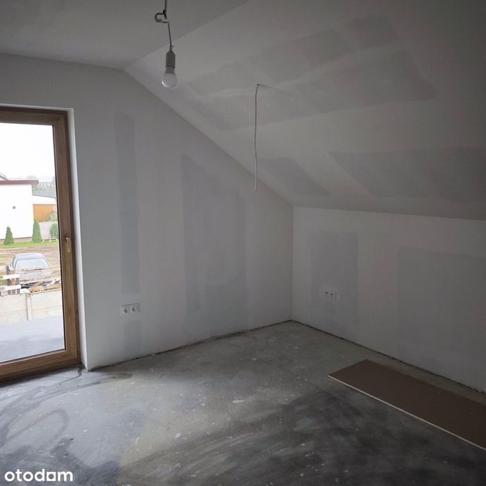 Wolnostojący dom z garażem na wsi