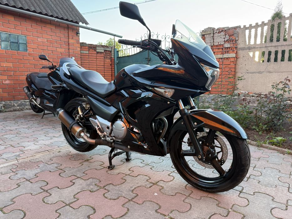 Мотоцикл Suzuki GSR250 розмитнений