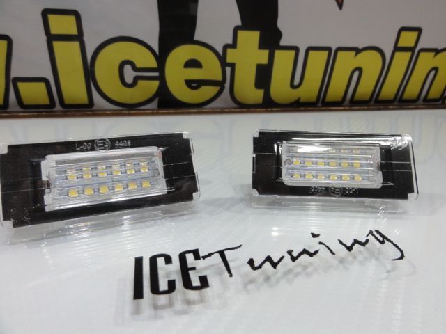 Suporte de lâmpada de matricula com led branco para Mini R56 / R57 / R58 / R59