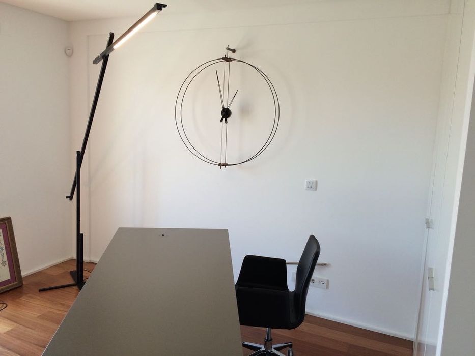 Candeeiro de pé Roche Bobois Grue – design icónico, metal lacado