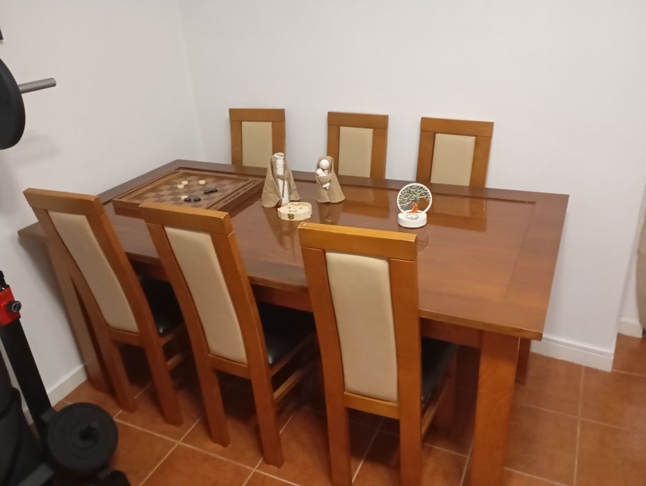 Mesa de jantar cerejeira, com 6 cadeiras