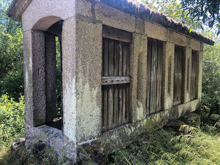 Espigueiro para venda em Britelo, Ponte da Barca