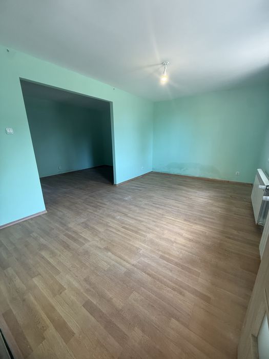Dom mieszkalny z garażem i dwiema lazienkami
