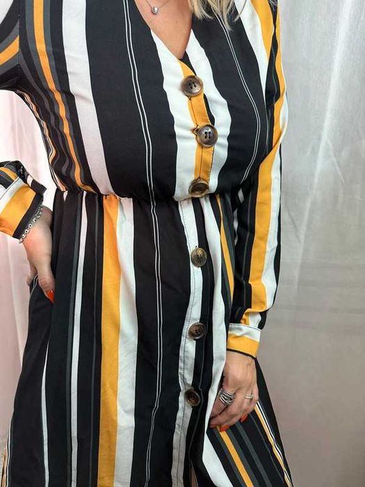 Vestido Camiseiro às Riscas com Botões