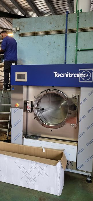 Maquina lavar fardamento
