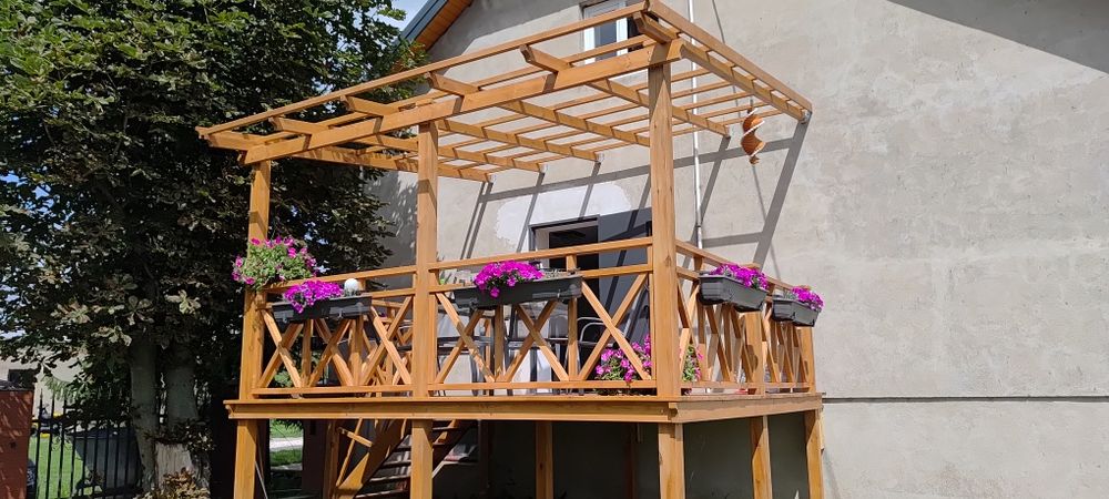 Tarasy z drewna balustrady