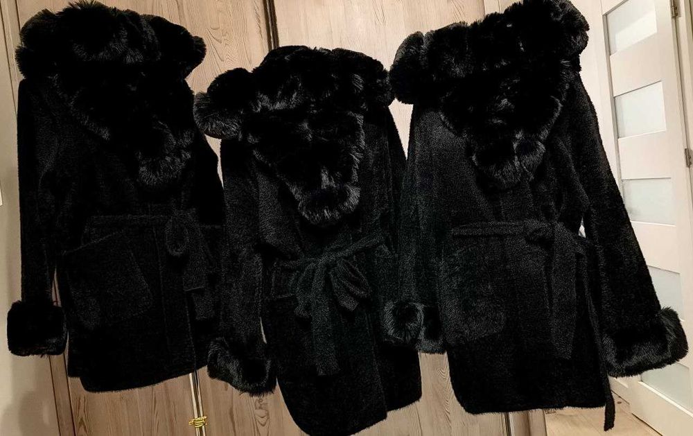Płaszcz damski typu Alpaka .
Różne rozmiary