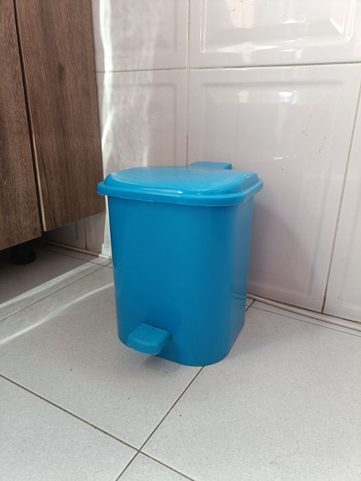 Vendo caixote para lixo
