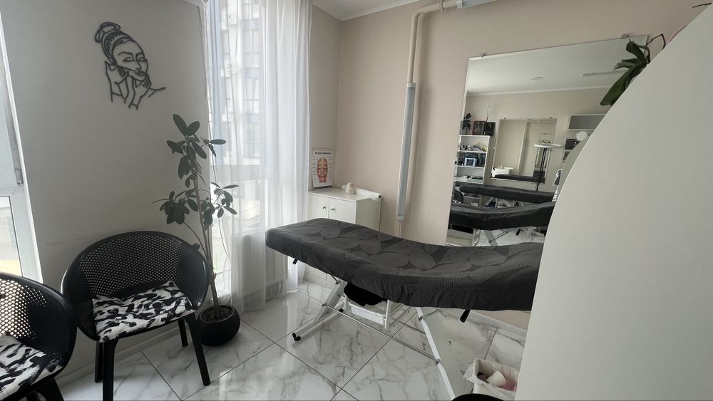 Оренда кушетки м.Славутич 2хв