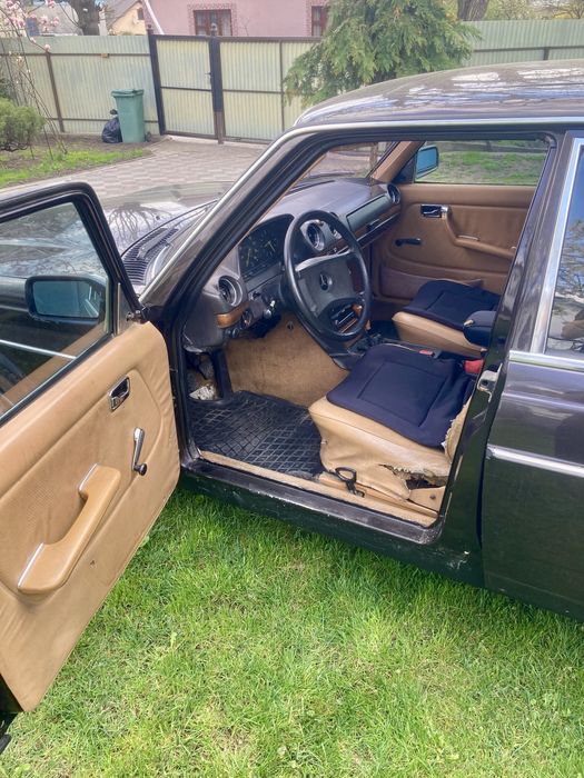 Mersedes-Benz  123