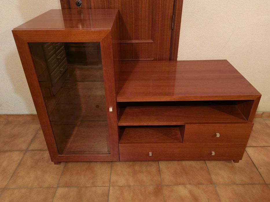 Móvel de Sala / Bancada de TV Moderno com Vitrine (Excelente Estado)