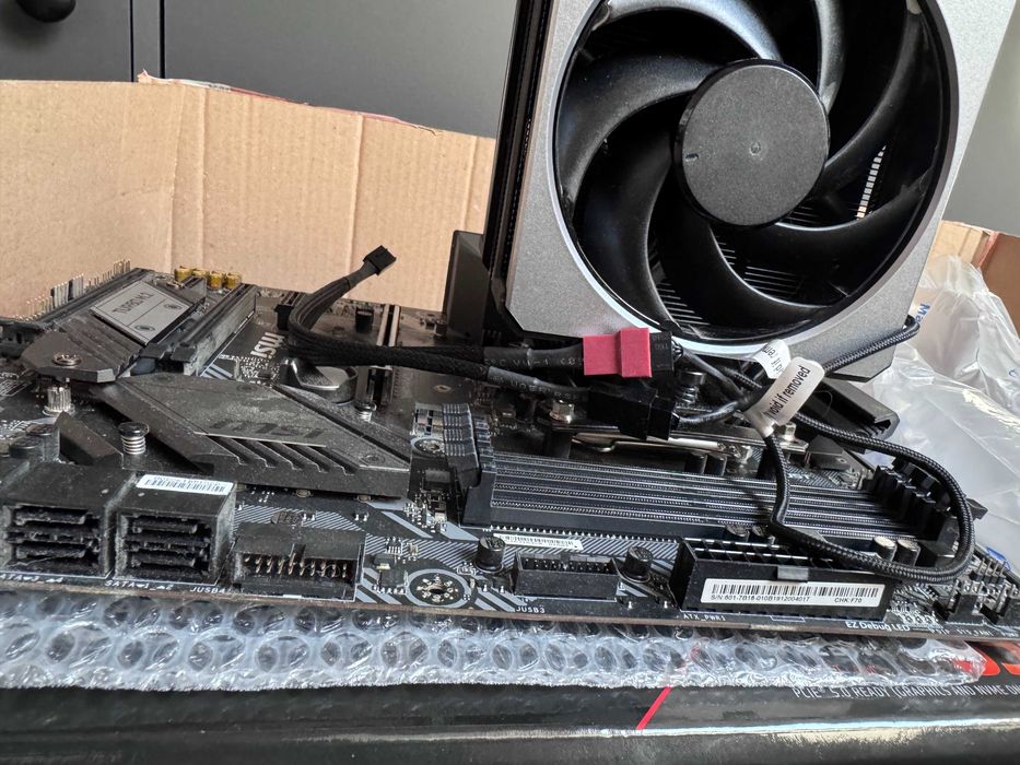 Płyta MSI MAG Z390 TOMAHAWK + Intel Core i5-9600KF + Cooler Master Hyper 612 APEX