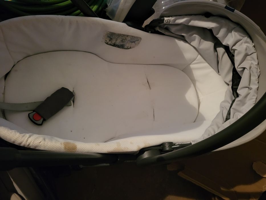 Carrinho de bebé- chicco + caminha + cadeira de refeição