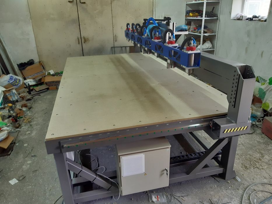 Мини завод. Станок с ЧПУ 7-ми шпинельнй.