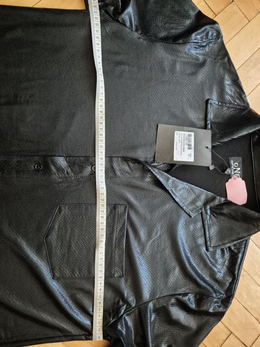 Сорочка з рептильним текстурним візерунком чорна