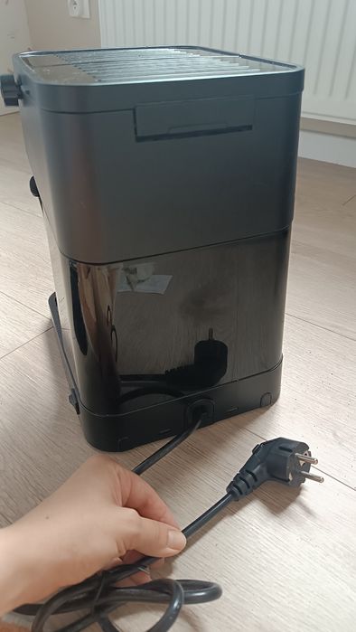 Ekspres do kawy ciśnieniowy DeLonghi EC230.BK