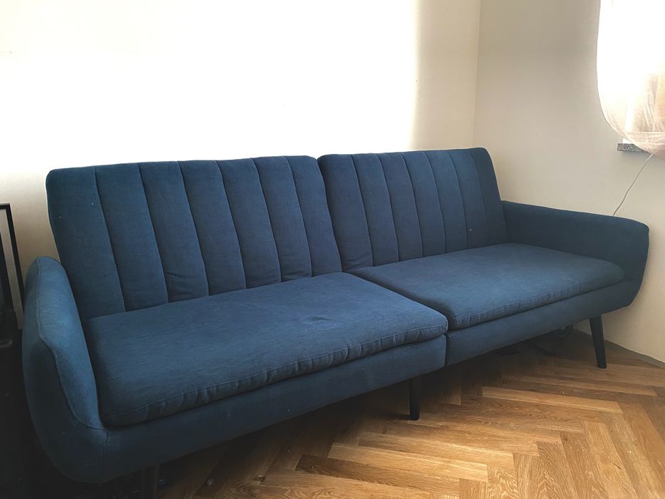 Granatowa sofa rozkładana