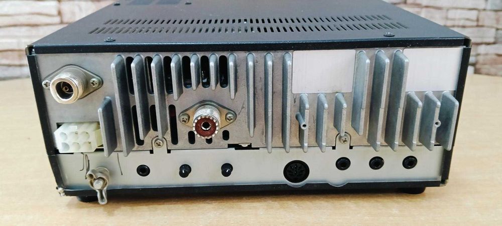 Radioamador Icom IC-821