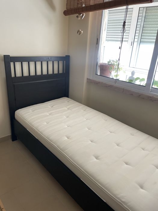 Cama SMYGA + colchão Molaflex