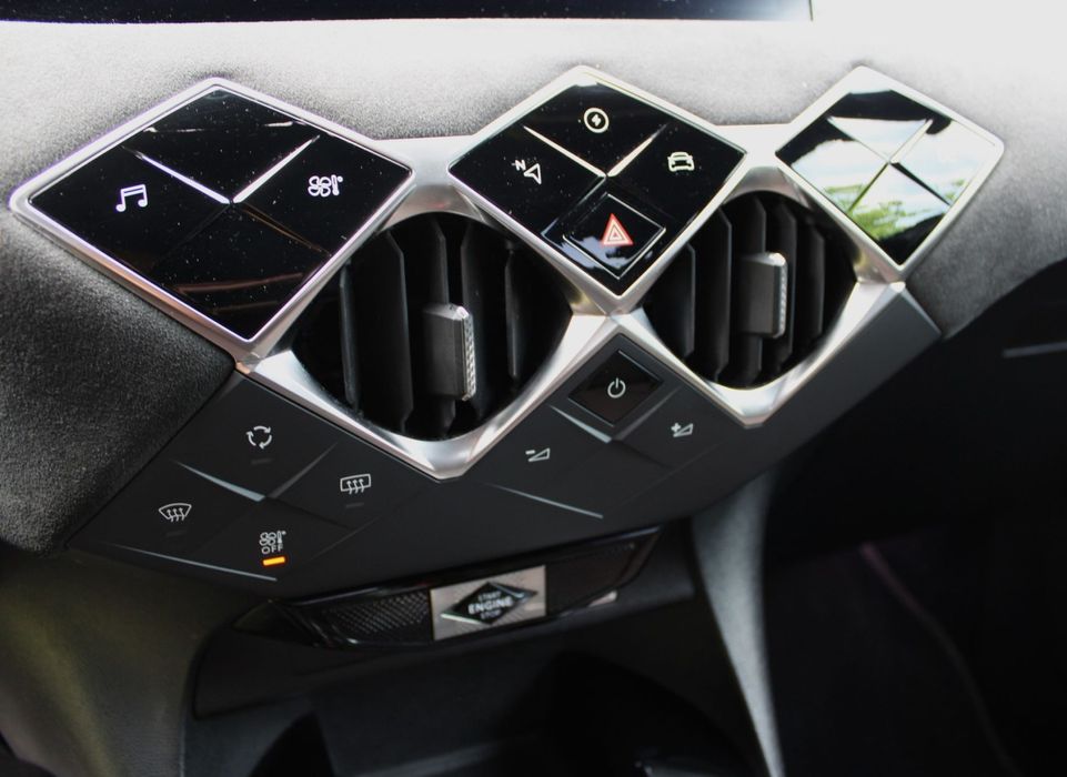 DS DS3 Crossback E-Tense Performance Line