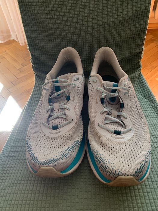 Under armour UA hovr 45r.