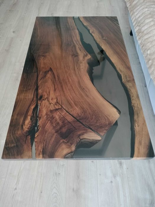 Stolik ława z drewna i żywicy