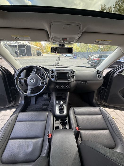 Продам на Volkswagen Tiguan  2016 год полная комплектация