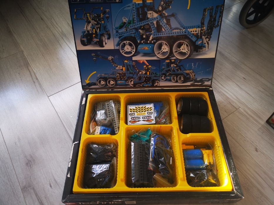 Lego Technic 8462 "Super Tow Truck"; 1998; [34]