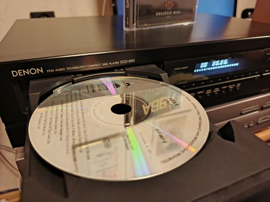 Denon DCD-660 Ładny stan. Czyta płyty błyskawicznie.