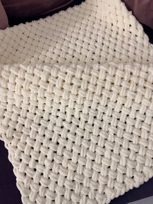 Теплий в'язаний дитячий плед ручної роботи алізе пуффі