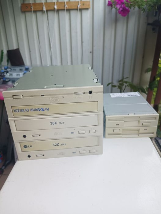 Napęd CD i dyskietek komputerowy