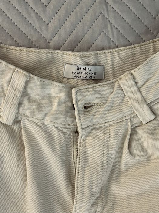 Молочні джинси-MOM «Bershka»