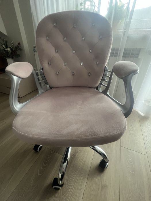 Krzeslo biurowe pudrowy róż/ diamenciki